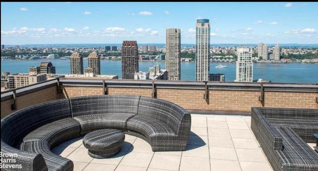 201 W 70th St Apt 9H, New York City, NY 10023