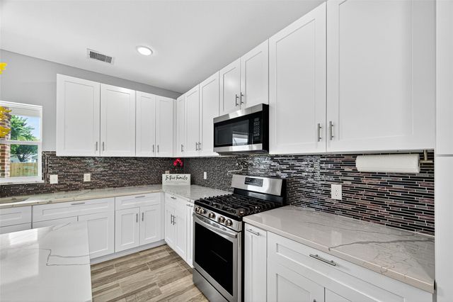 3409 2nd Avenue N, Texas City, TX 77590