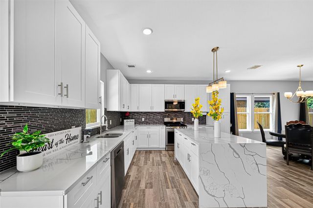 3409 2nd Avenue N, Texas City, TX 77590