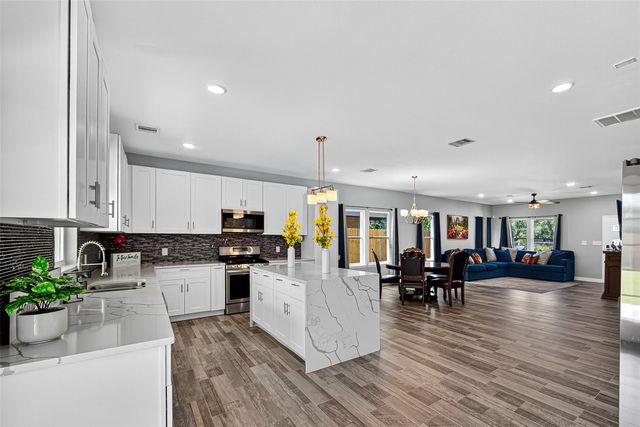 3409 2nd Avenue N, Texas City, TX 77590