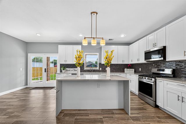 3409 2nd Avenue N, Texas City, TX 77590