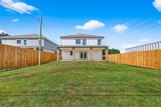 3409 2nd Avenue N, Texas City, TX 77590