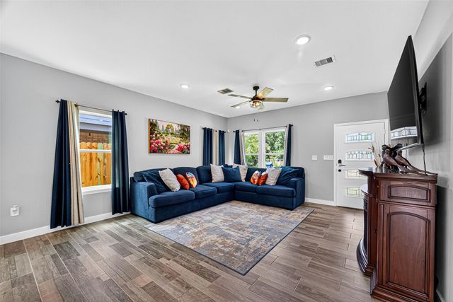 3409 2nd Avenue N, Texas City, TX 77590