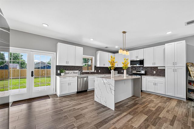 3409 2nd Avenue N, Texas City, TX 77590