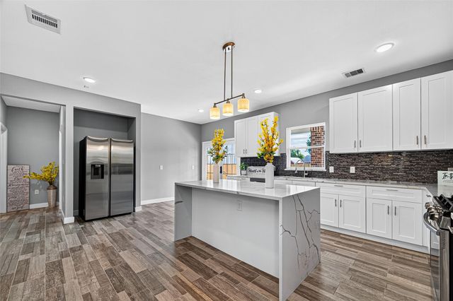 3409 2nd Avenue N, Texas City, TX 77590