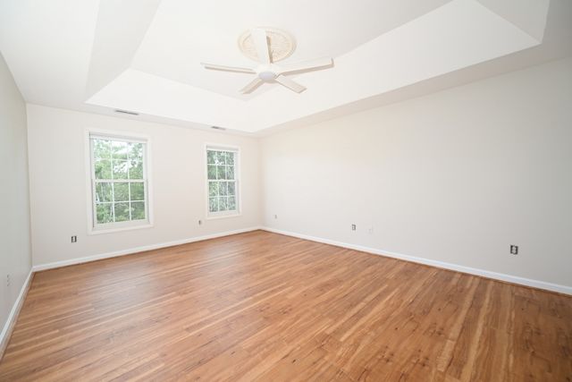 5 Bay Farm Ln, Grafton, MA 01560