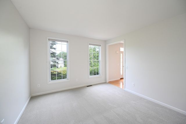 5 Bay Farm Ln, Grafton, MA 01560