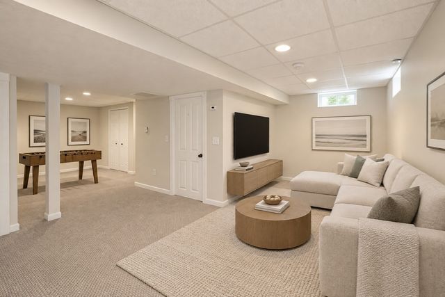 5 Bay Farm Ln, Grafton, MA 01560