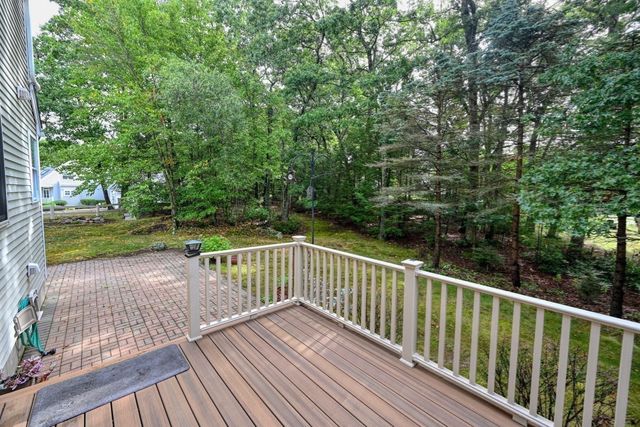 5 Bay Farm Ln, Grafton, MA 01560