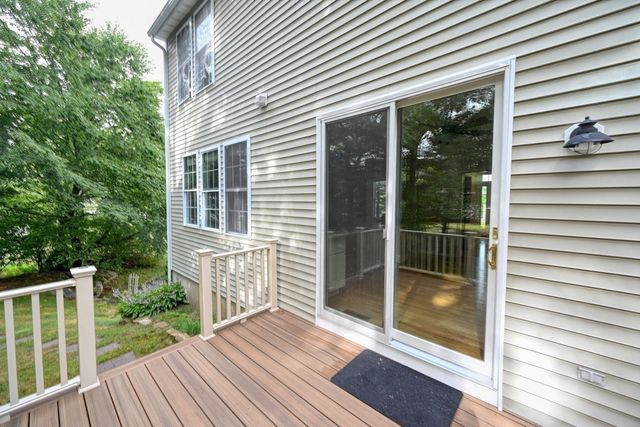 5 Bay Farm Ln, Grafton, MA 01560