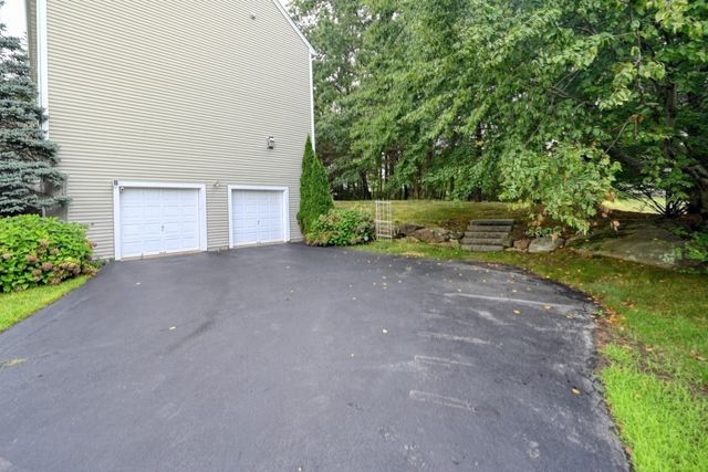 5 Bay Farm Ln, Grafton, MA 01560