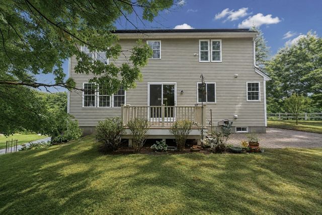 5 Bay Farm Ln, Grafton, MA 01560