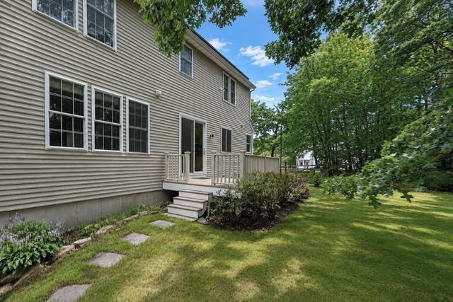 5 Bay Farm Ln, Grafton, MA 01560