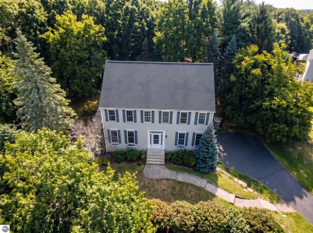 5 Bay Farm Ln, Grafton, MA 01560