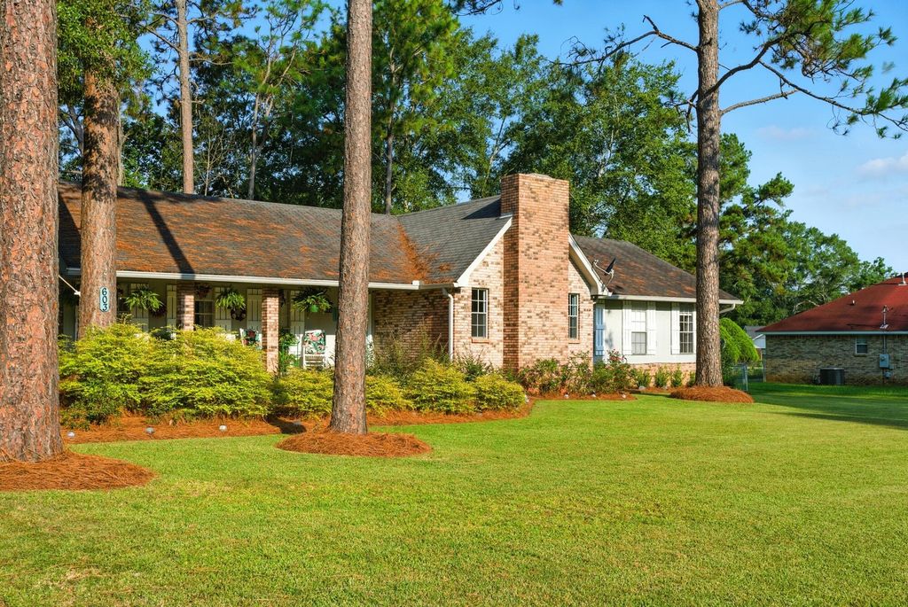 603 Maplewood Dr., Hattiesburg, MS 39402