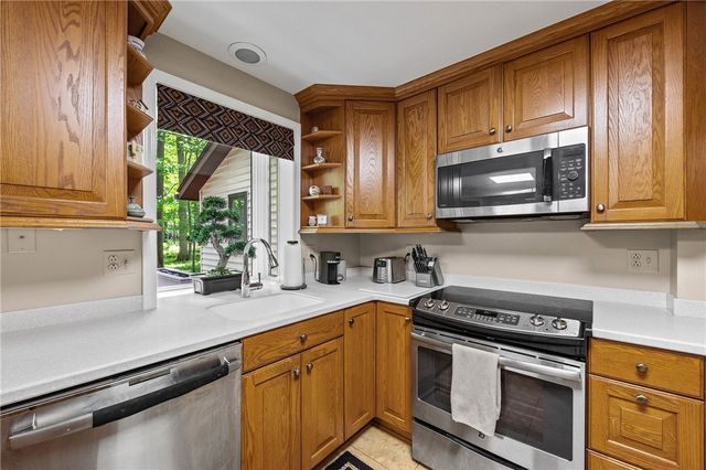 54 Larkwood Dr, Greece, NY 14626