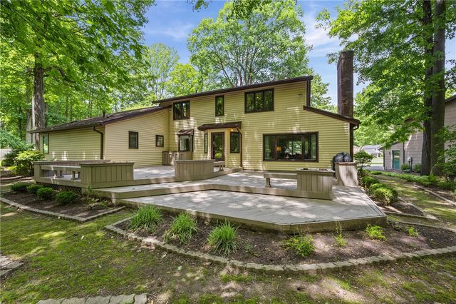 54 Larkwood Dr, Greece, NY 14626