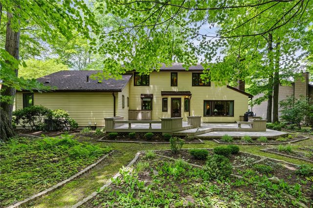 54 Larkwood Dr, Greece, NY 14626