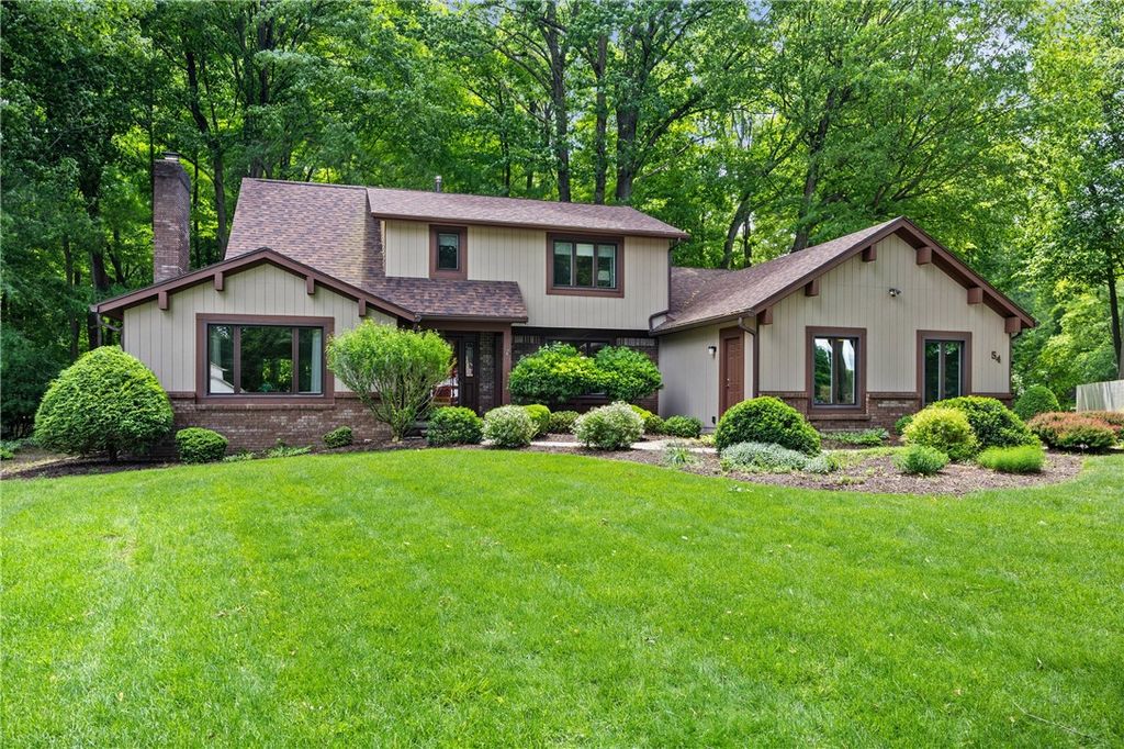 54 Larkwood Dr, Greece, NY 14626