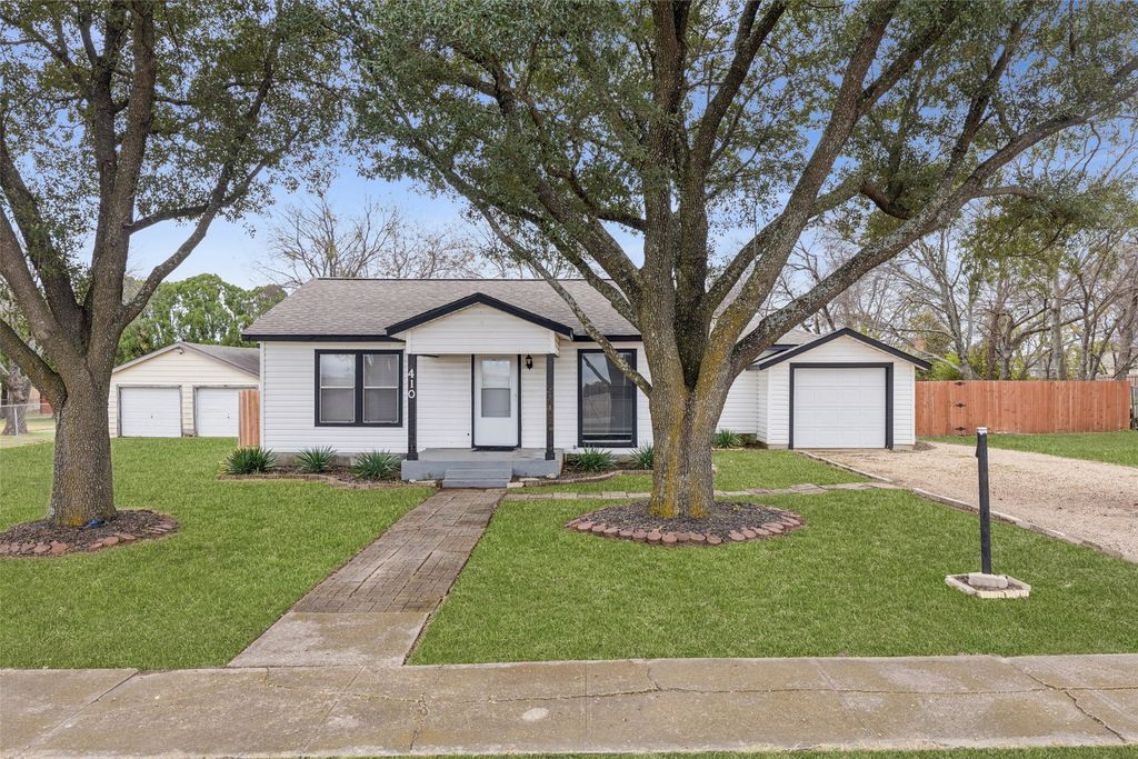 410 Ayres Street, Hutchins, TX 75141