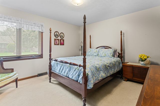 1037 Country Gardens Nw, City Of Walker, MI 49534