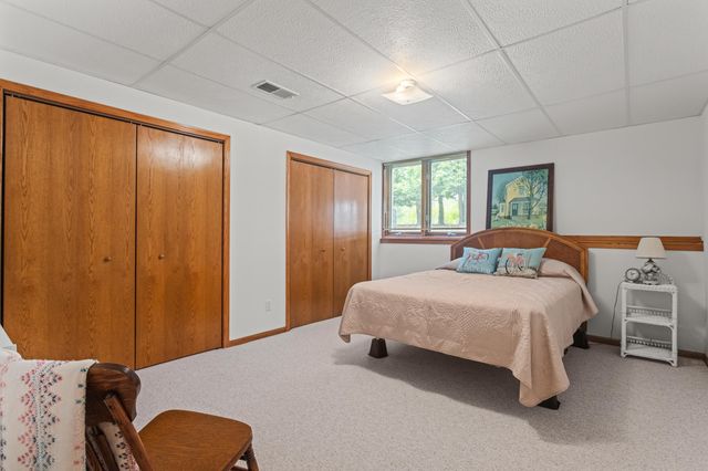 1037 Country Gardens Nw, City Of Walker, MI 49534