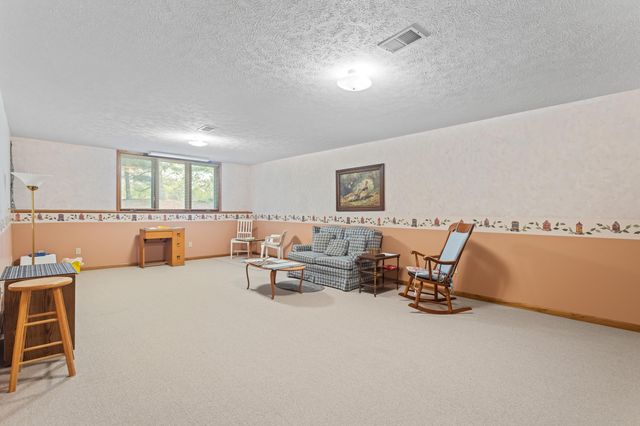 1037 Country Gardens Nw, City Of Walker, MI 49534