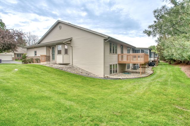 1037 Country Gardens Nw, City Of Walker, MI 49534