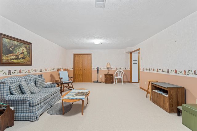 1037 Country Gardens Nw, City Of Walker, MI 49534