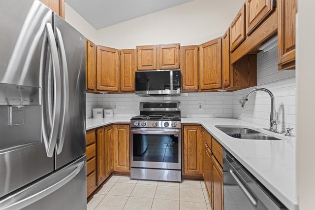 1037 Country Gardens Nw, City Of Walker, MI 49534