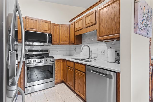 1037 Country Gardens Nw, City Of Walker, MI 49534