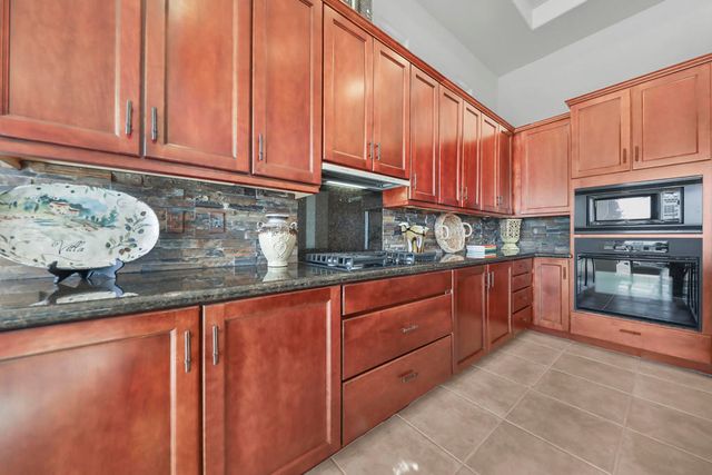51686 ViA Sorrento, La Quinta, CA 92253