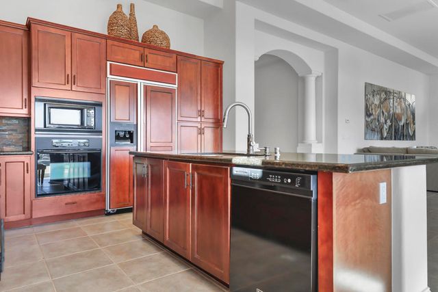 51686 ViA Sorrento, La Quinta, CA 92253