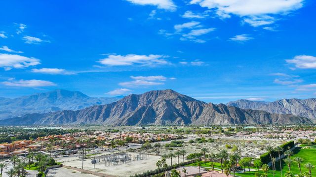 51686 ViA Sorrento, La Quinta, CA 92253