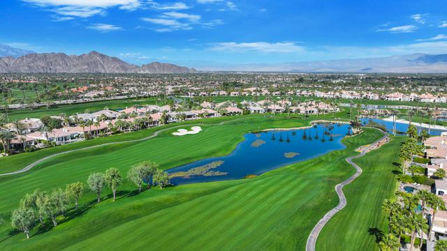 51686 ViA Sorrento, La Quinta, CA 92253