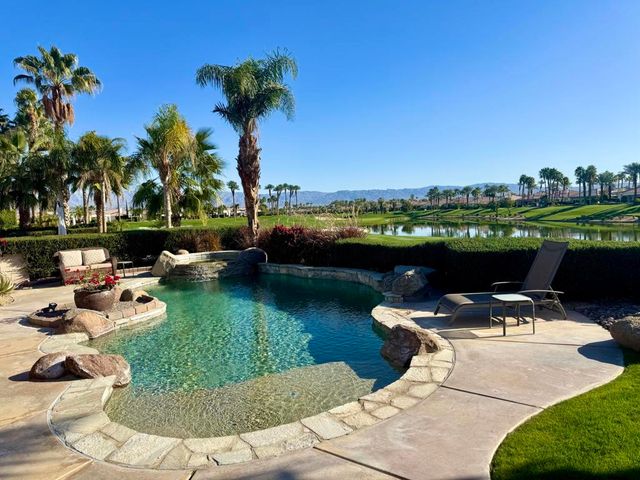 51686 ViA Sorrento, La Quinta, CA 92253