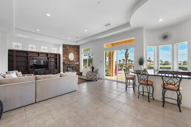 51686 ViA Sorrento, La Quinta, CA 92253