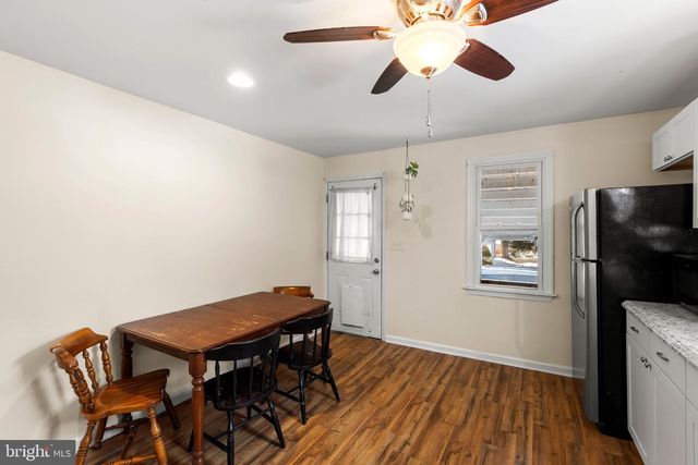 2502 HONEYSUCKLE LN, Lancaster, PA 17603