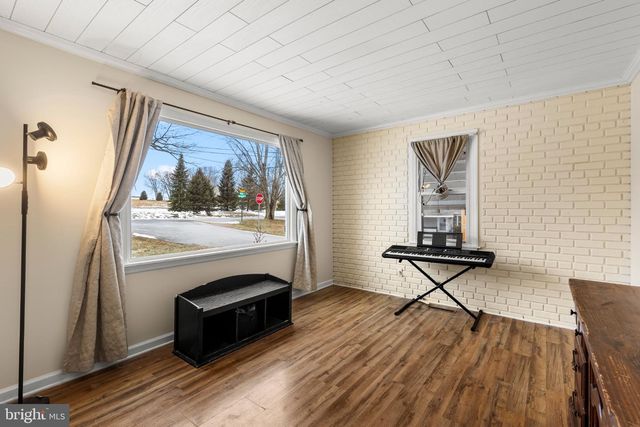 2502 HONEYSUCKLE LN, Lancaster, PA 17603