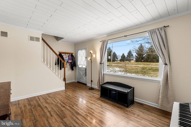 2502 HONEYSUCKLE LN, Lancaster, PA 17603