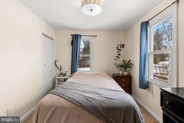 2502 HONEYSUCKLE LN, Lancaster, PA 17603