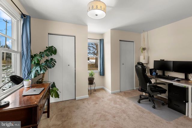 2502 HONEYSUCKLE LN, Lancaster, PA 17603