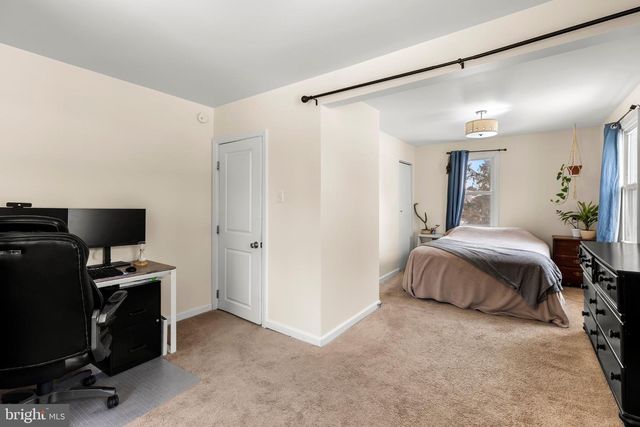 2502 HONEYSUCKLE LN, Lancaster, PA 17603