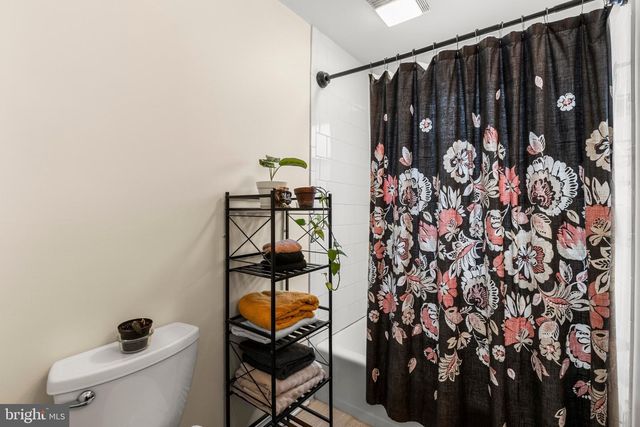 2502 HONEYSUCKLE LN, Lancaster, PA 17603