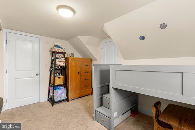 2502 HONEYSUCKLE LN, Lancaster, PA 17603