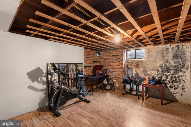 2502 HONEYSUCKLE LN, Lancaster, PA 17603