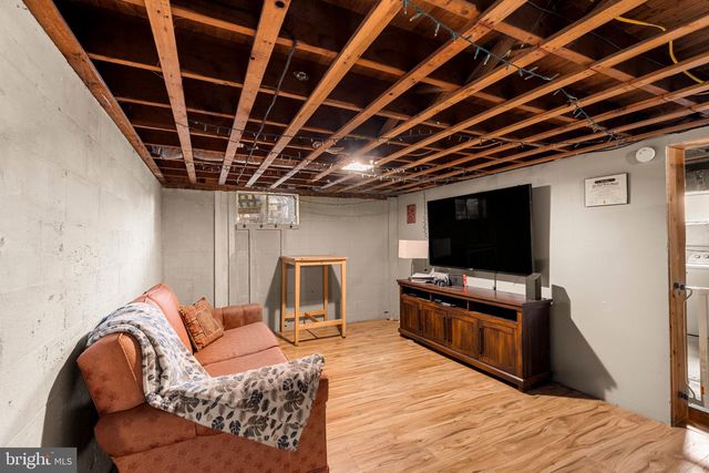 2502 HONEYSUCKLE LN, Lancaster, PA 17603