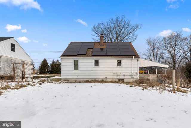 2502 HONEYSUCKLE LN, Lancaster, PA 17603