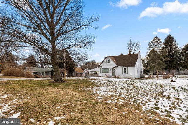 2502 HONEYSUCKLE LN, Lancaster, PA 17603