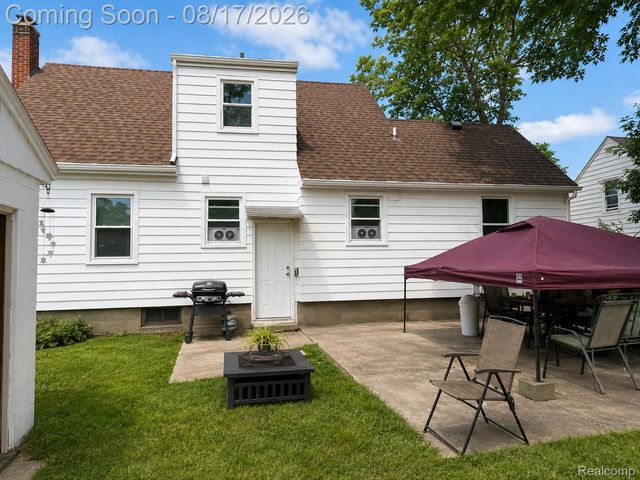 1021 Hapeman Street, Lansing, MI 48915